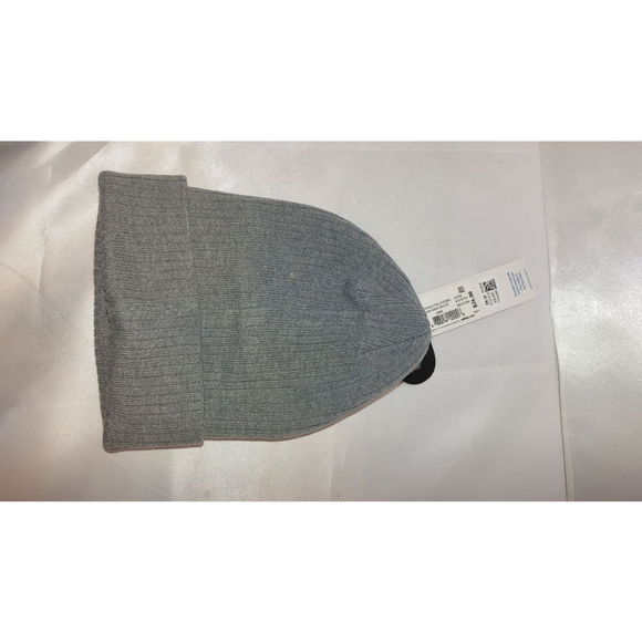 adidas Beanie NWT - Picture 2 of 3